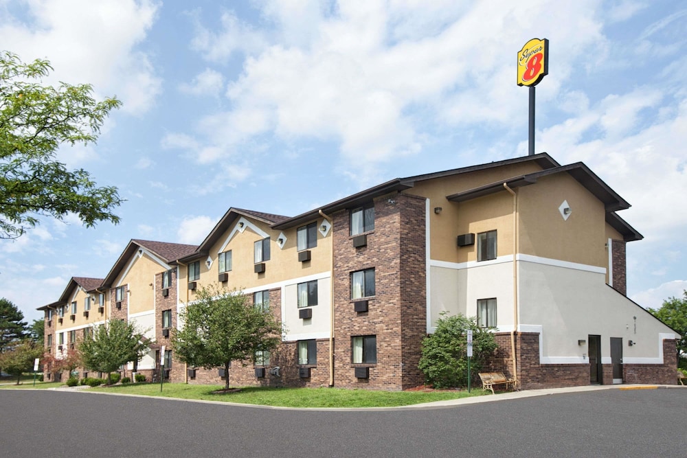 Super 8 by Wyndham Canton Livonia Area - featured photo