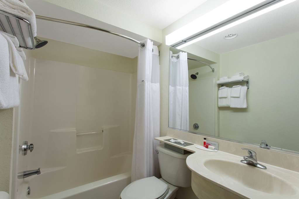 Microtel Inn & Suites by Wyndham Lady Lake The Villages - photo 14