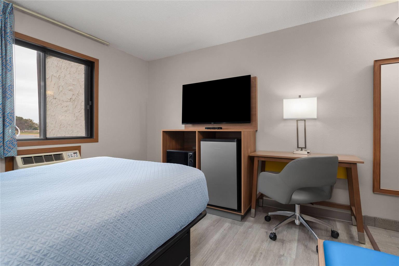 Days Inn by Wyndham Austin - photo 18