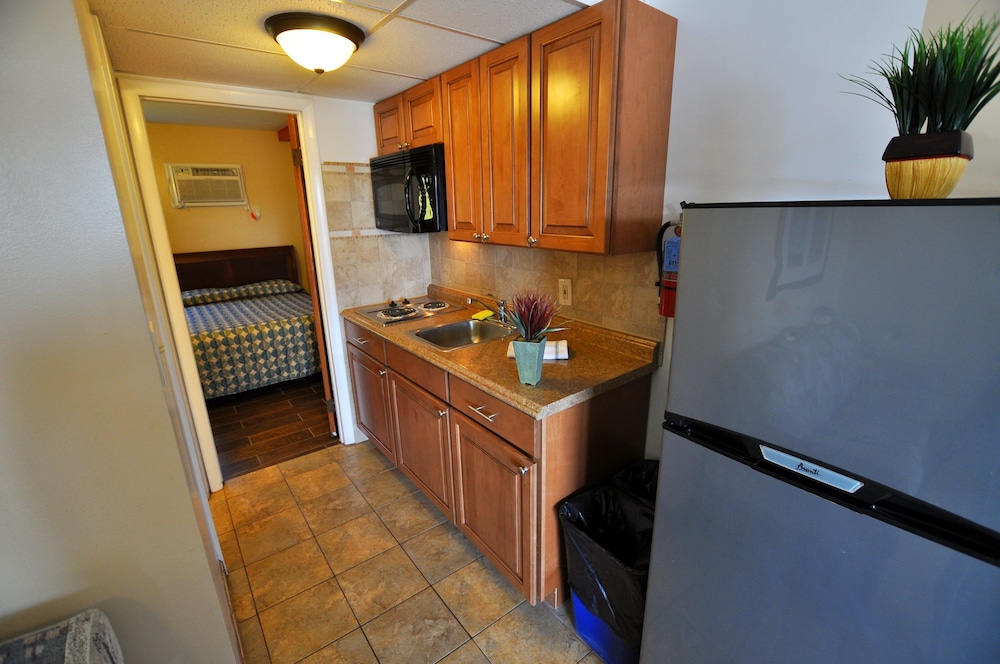 Nantucket Inn & Suites - photo 14