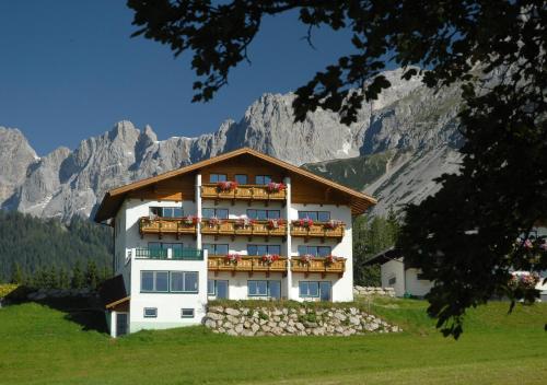Aparthotel Sunrise in Ramsau Am Dachstein, Austria