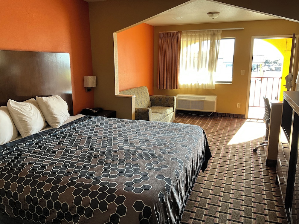 Executive Inn & Suites - photo 10