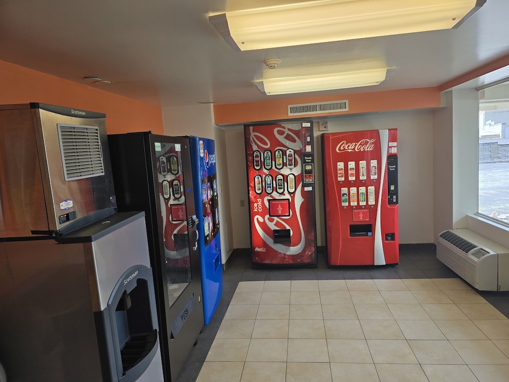 Motel 6 Willoughby OH Cleveland - photo 26