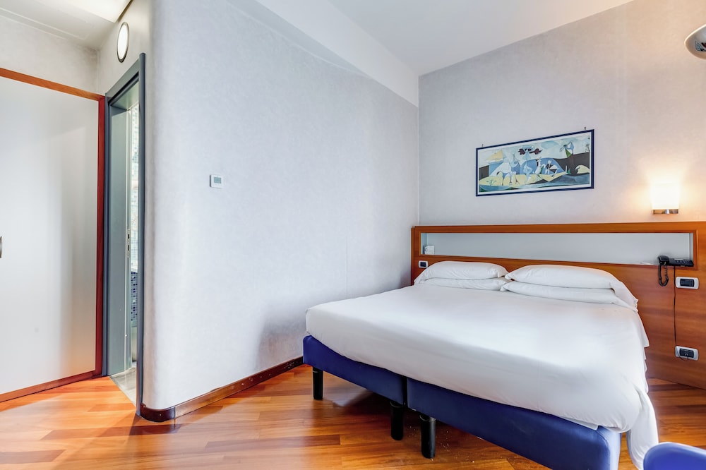 Best Western Plus Hotel Plaza — Naples