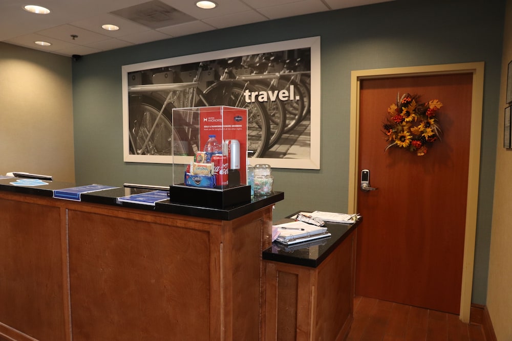 Hampton Inn Fayetteville - photo 2