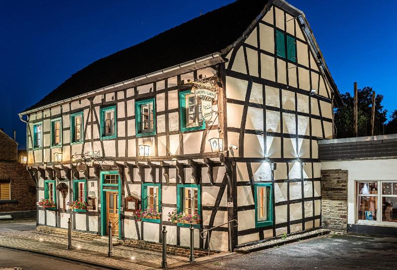 Zum Schwan Garni — hotel in Weilerswist