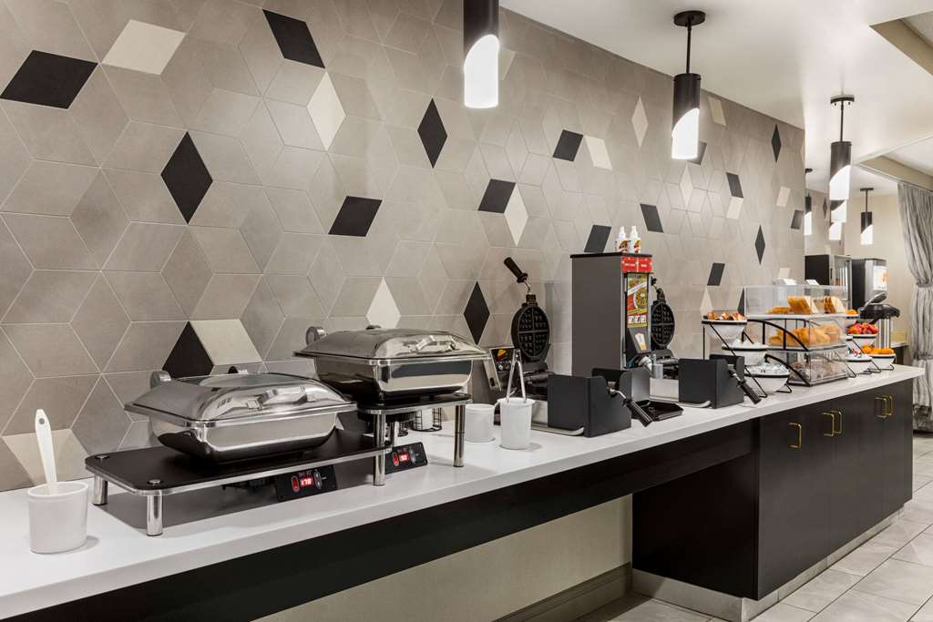 La Quinta Inn & Suites by Wyndham Lake George - photo 38
