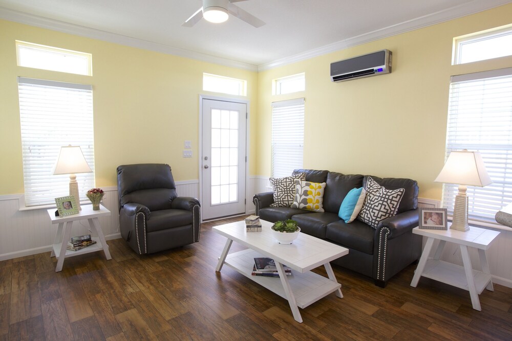 Ocean Breeze RV Resort - carbon neutral hotel in Jensen Beach