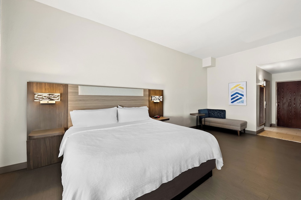 Holiday Inn Express & Suites Raleigh NE Medical Ctr Area by IHG - photo 7