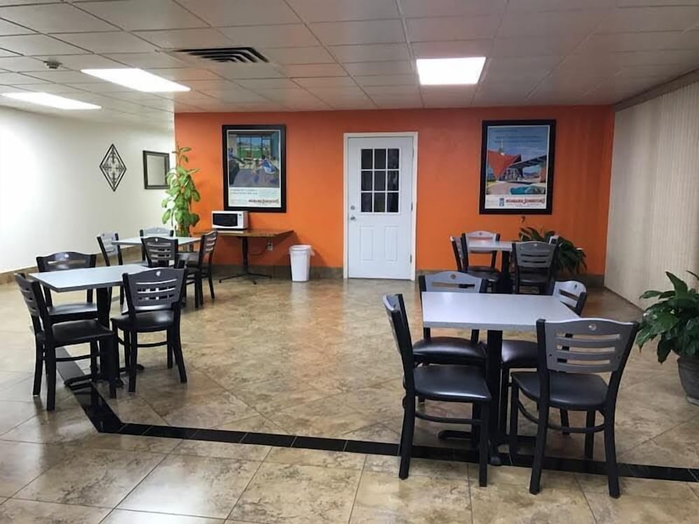 Howard Johnson by Wyndham Winter Haven FL - photo 54