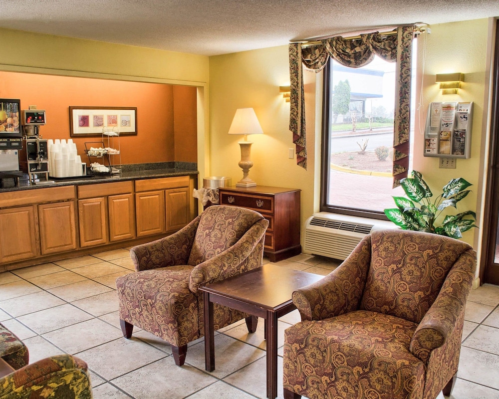Econo Lodge Richmond VA - photo 12