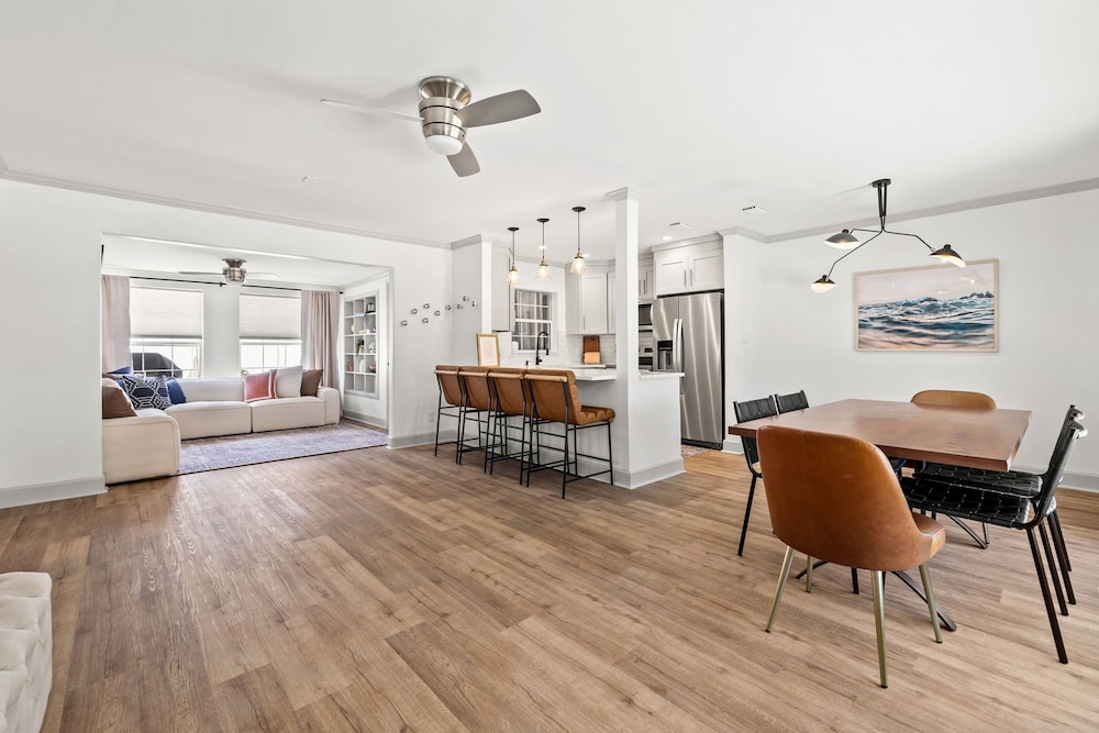 Barefoot Bliss Tropical Retreat in Treasure in Treasure Island, United States