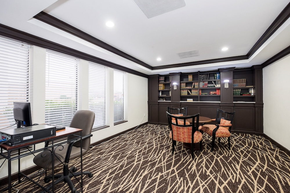 Red Roof Inn PLUS & Suites Knoxville West Cedar Bluff - photo 48