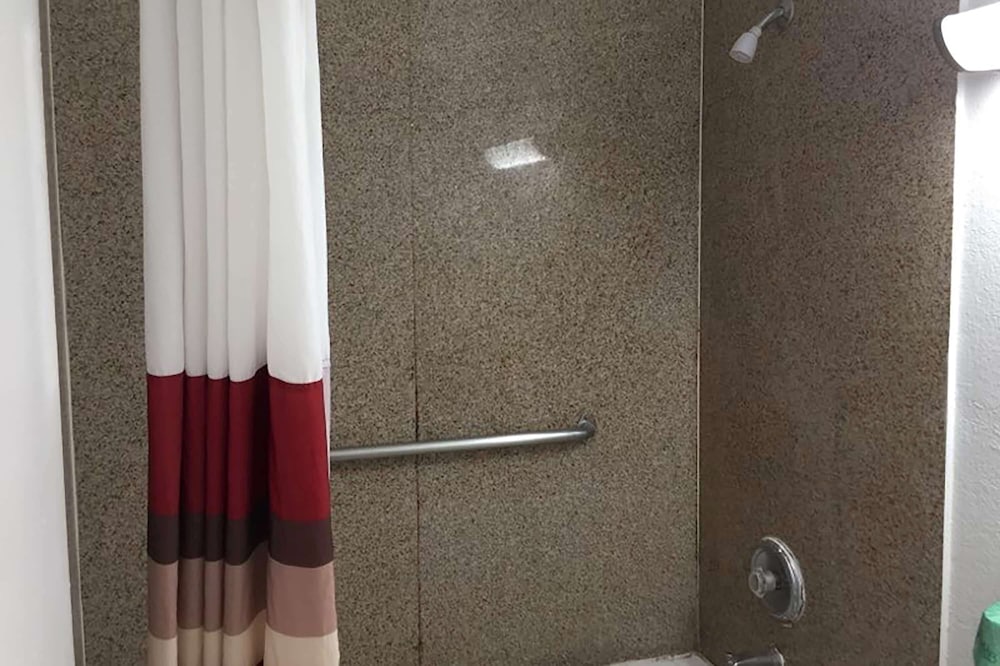 Travelodge by Wyndham San Antonio Lackland AFB North - photo 8
