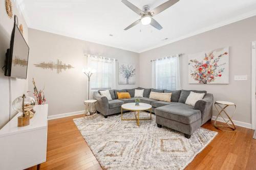 Lux Modern Retreat Downtown King Beds — 4-Star Luxury Hotel in Durham, United States