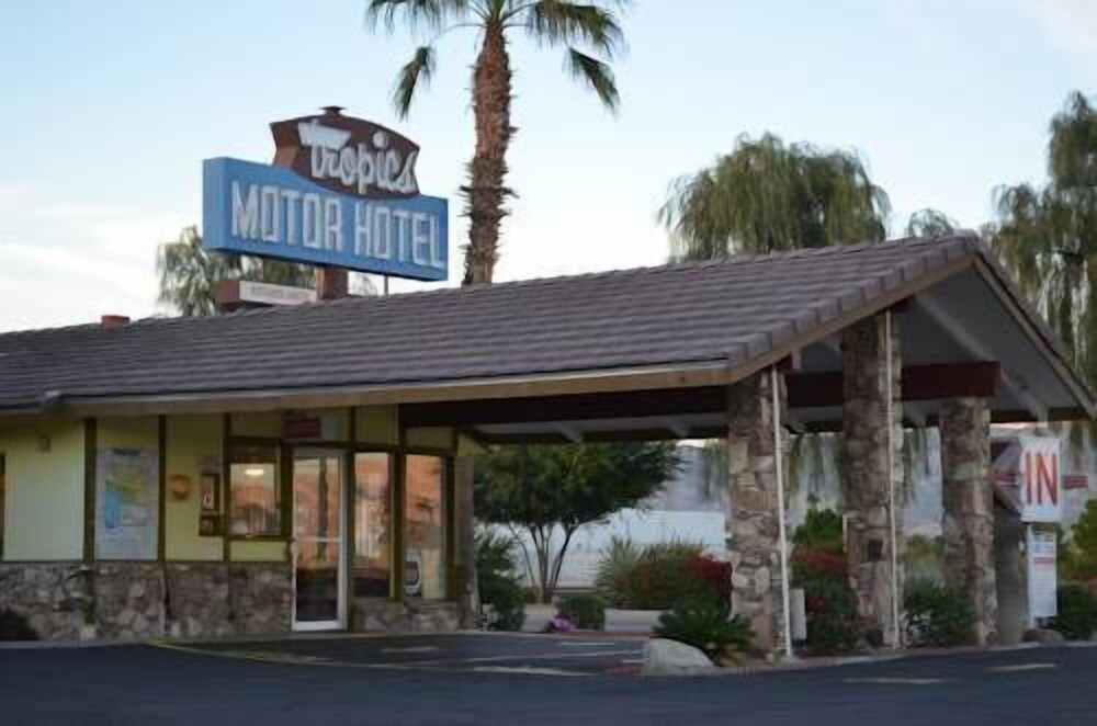 Tropics Motor Hotel — hotel in Indio