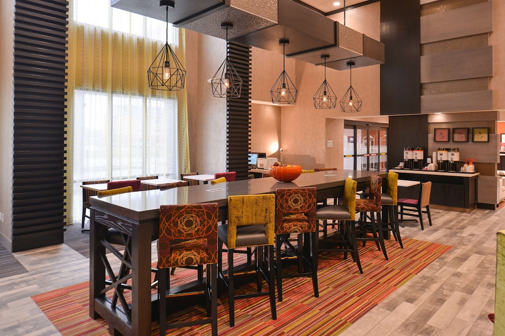 Hampton Inn & Suites Ames - photo 4