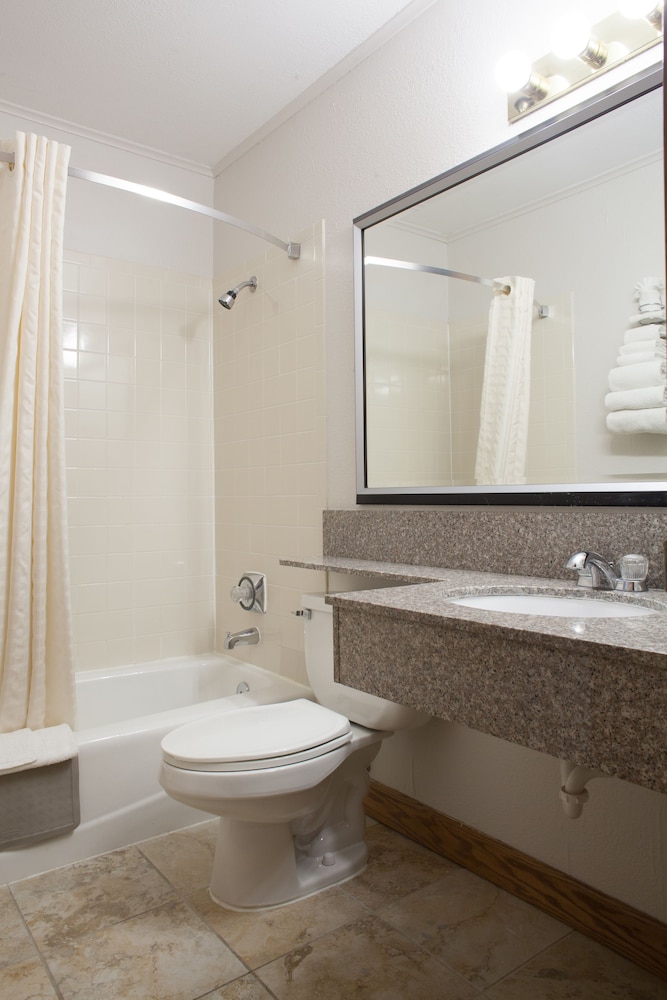 Heartland Inn - photo 7