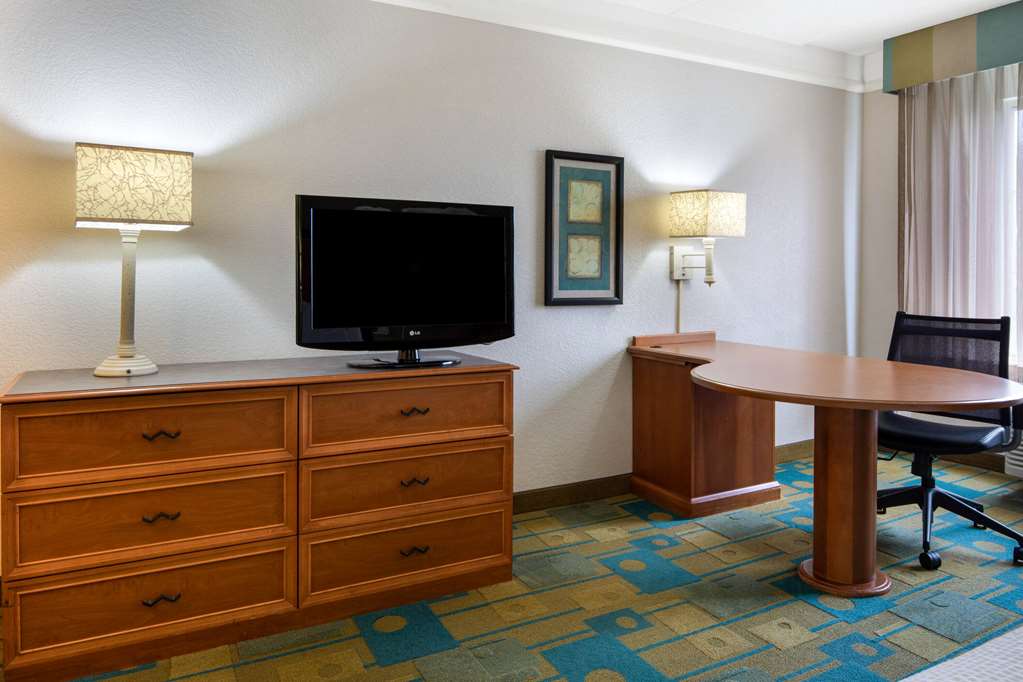 La Quinta by Wyndham Haywood Mall Near Greenville Downtown - photo 27