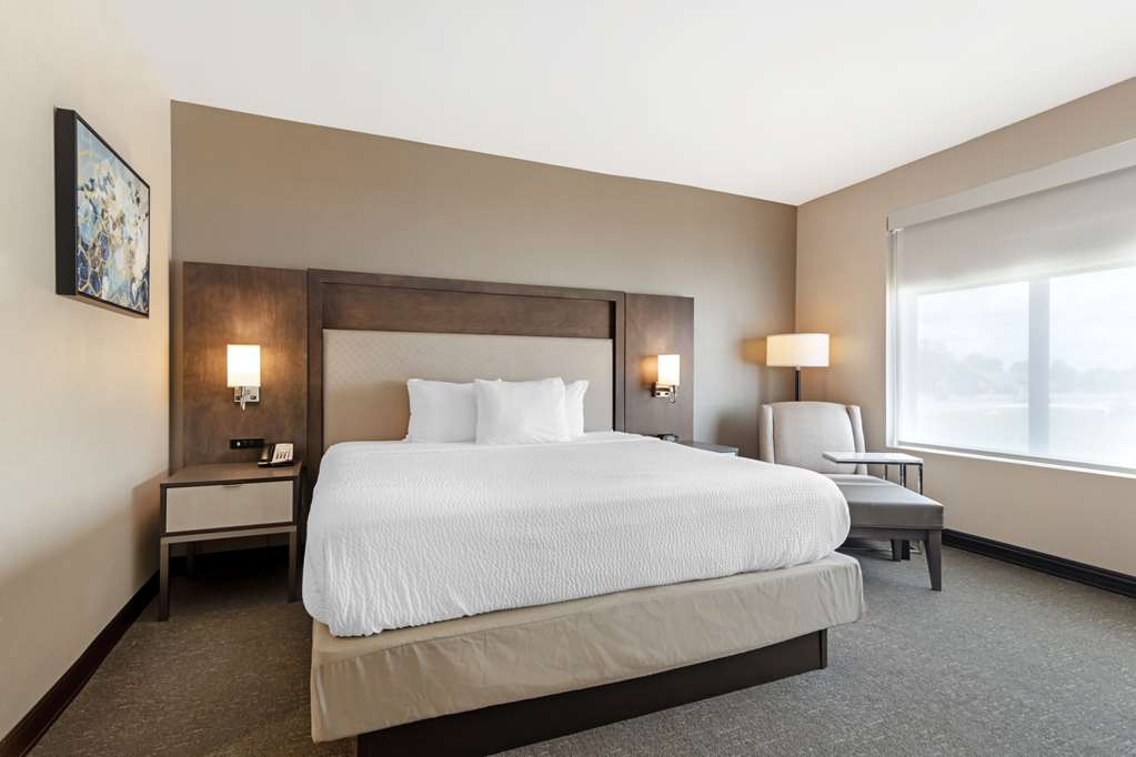 Best Western Plus Executive Residency Rigby's Water World Hotel - photo 18