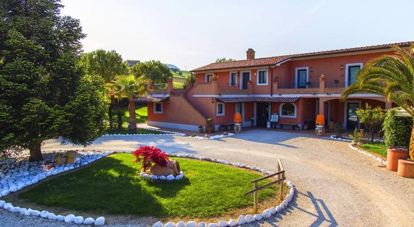 Agriturismo Le Gazze — 4-Star Luxury Hotel in Fermo, Italy