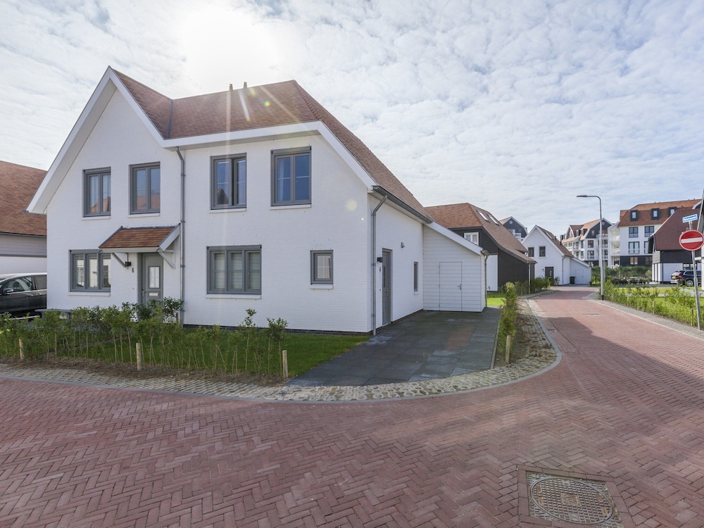 Villa in Cadzand near Beach & Dunes — 4-Star Luxury Hotel in Sluis, Netherlands