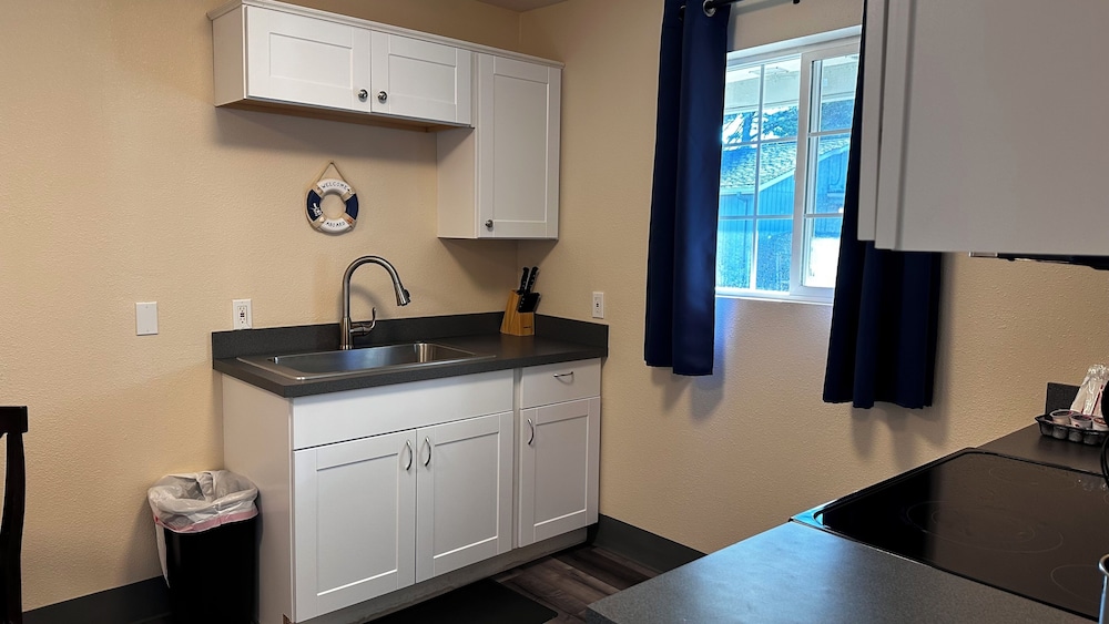 The Coastal Inn and Suites - photo 95