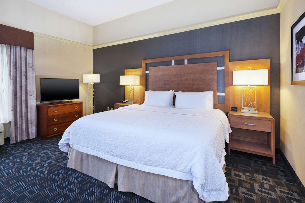 Hampton Inn Clinton - photo 13