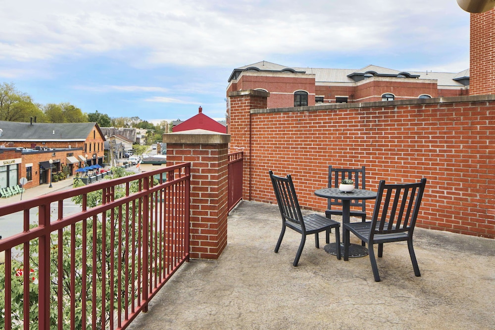 Hampton Inn & Suites Saratoga Springs Downtown - photo 50
