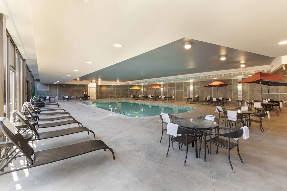 Best Western Plus Milwaukee West - photo 39