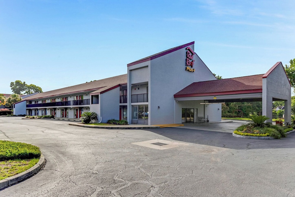 Red Roof Inn PLUS Mt Pleasant Patriots Point - photo 28