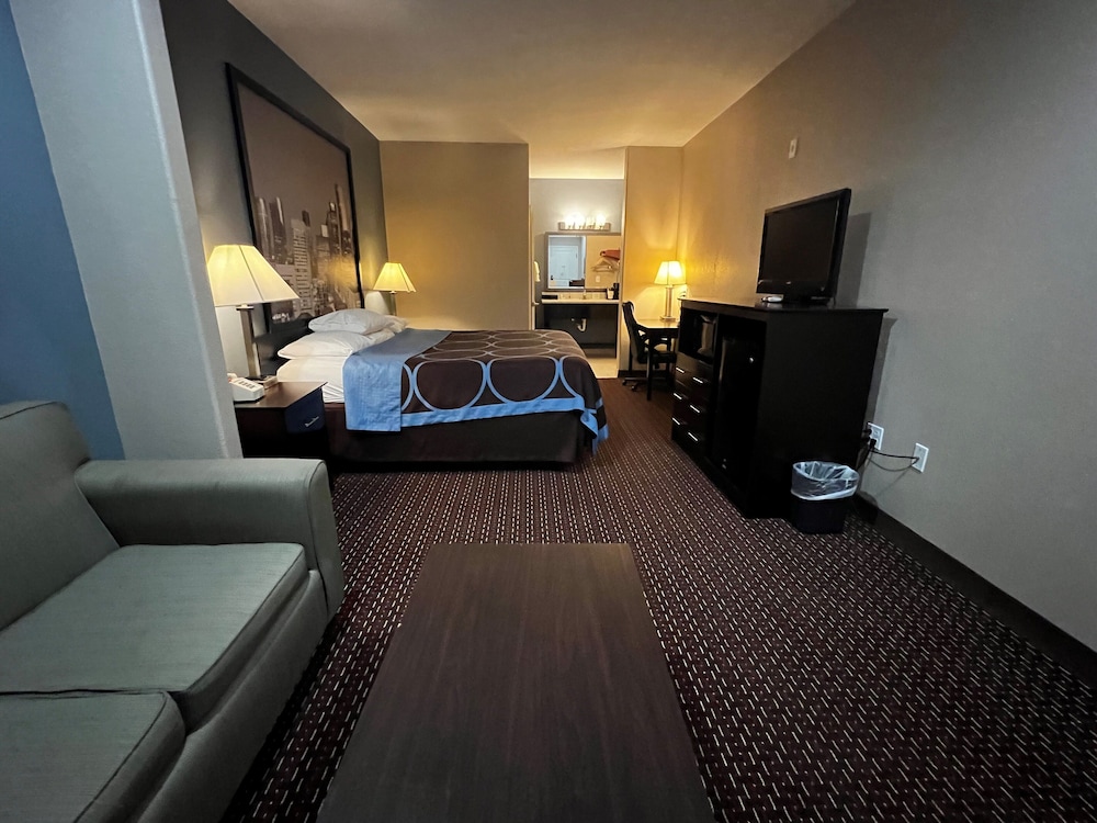 Super 8 by Wyndham Center - photo 29
