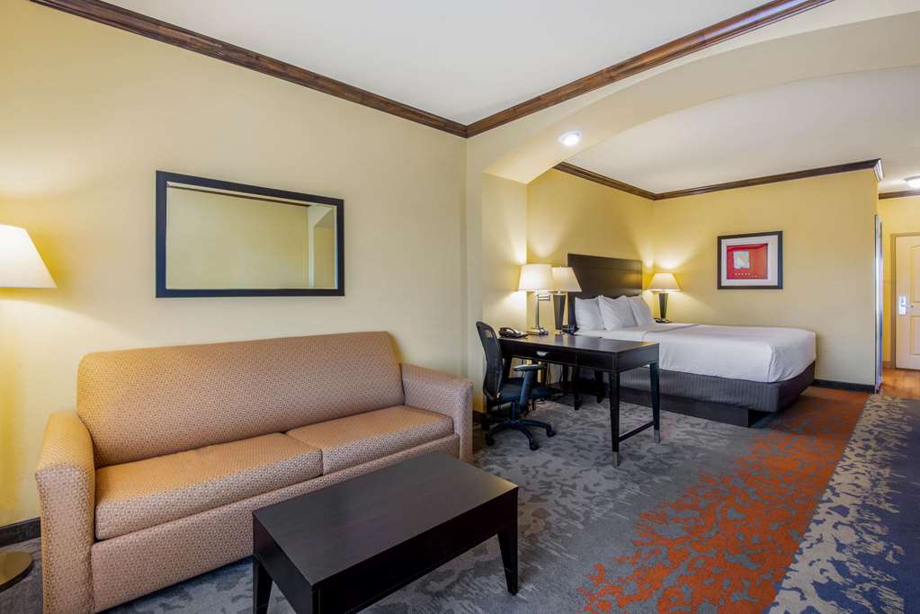 La Quinta Inn & Suites by Wyndham Eastland - photo 39