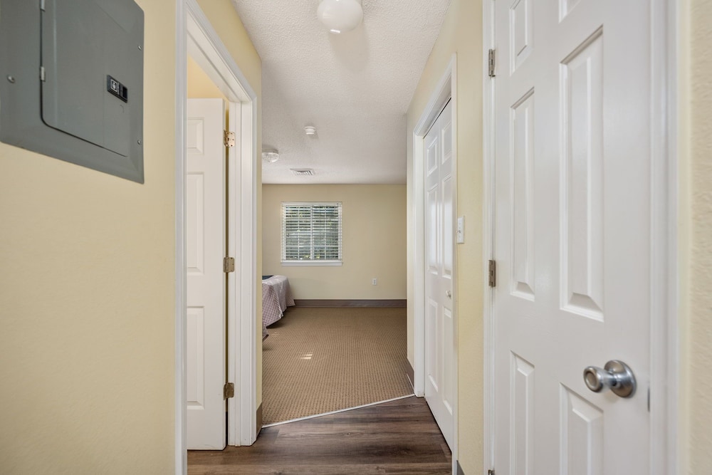 Affordable Suites Fredericksburg - photo 8