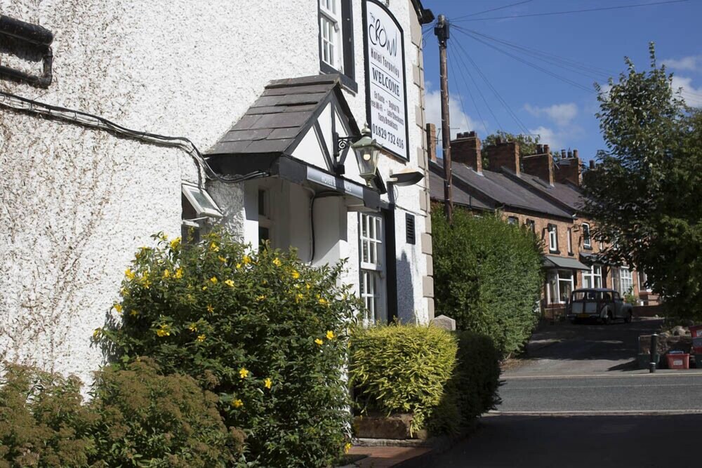 The Crown Hotel — hotel in Tarporley
