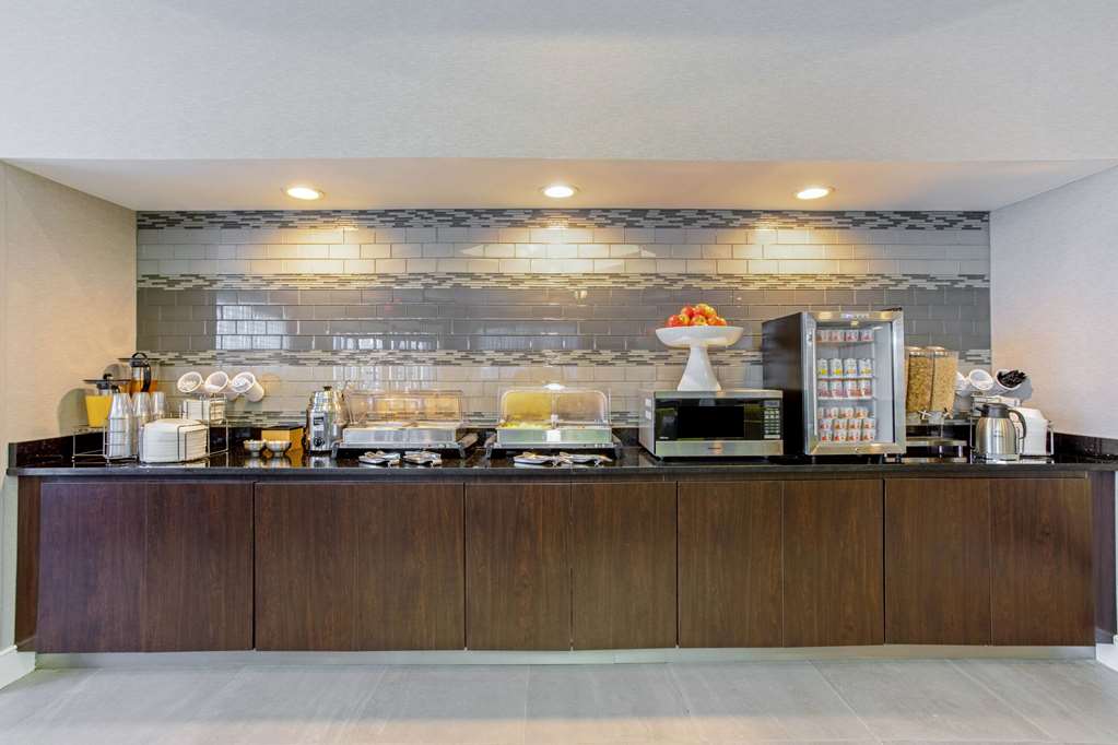 La Quinta Inn & Suites by Wyndham Panama City - photo 31