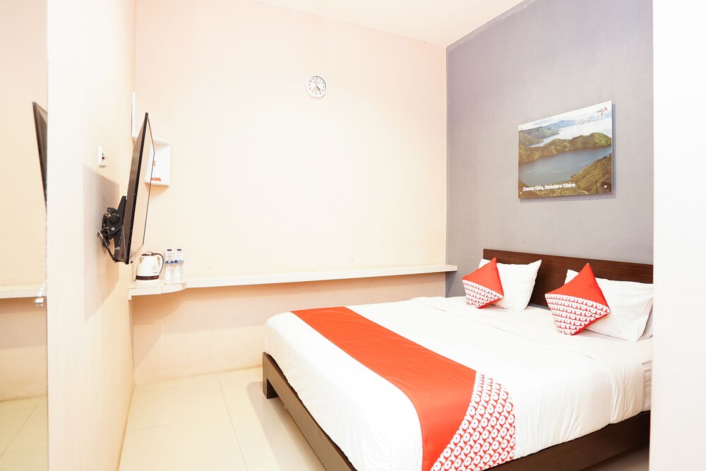 Oyo 240 Audah Sevana Syariah Hotel — Surabaya