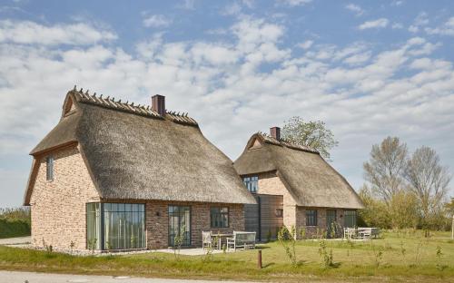 Reetdorf Geltinger Birk Malerhaus Eisnebel in Kappeln, Germany
