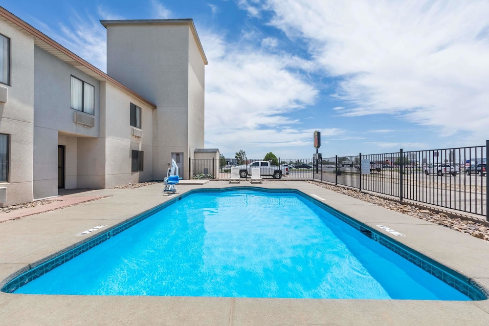Super 8 by Wyndham Midland - photo 11