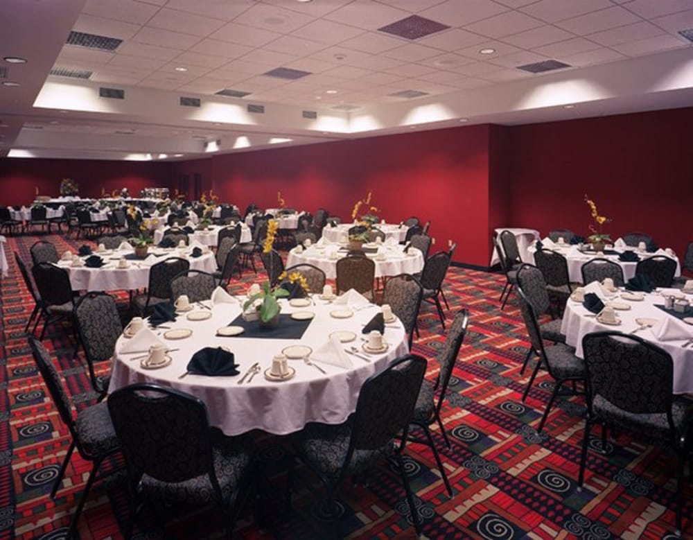 Holiday Inn Pewaukee Milwaukee West by IHG - photo 23