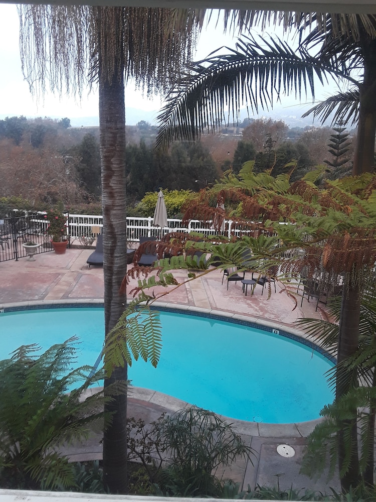 Malibu Country Inn - photo 52