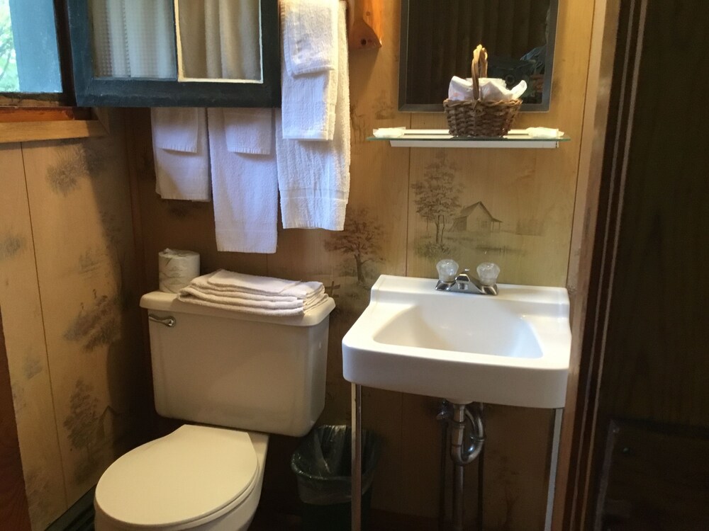 Pines Motel - photo 9