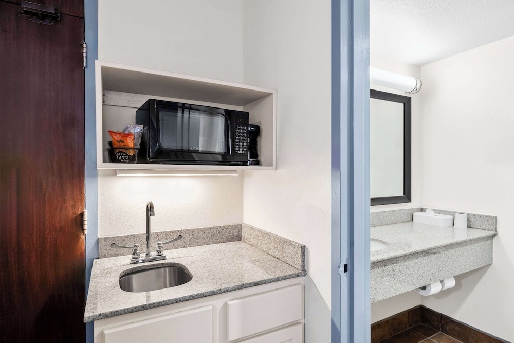 SureStay Plus Hotel by Best Western Lubbock Medical Center - photo 35
