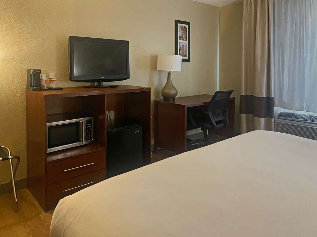 Comfort Inn & Suites Phoenix North Deer Valley - photo 19