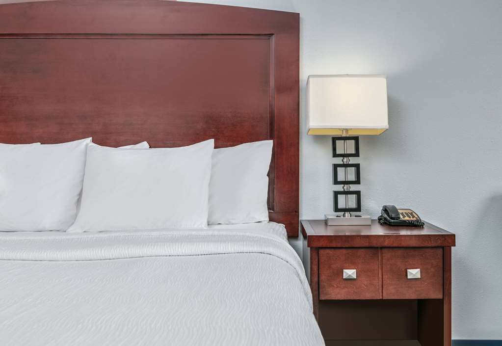 La Quinta Inn & Suites by Wyndham Fort Worth NE Mall - photo 9