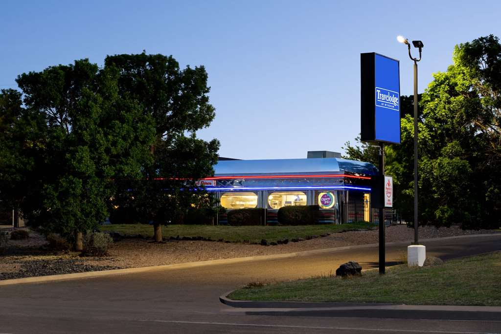 Travelodge by Wyndham Vaughn - photo 4