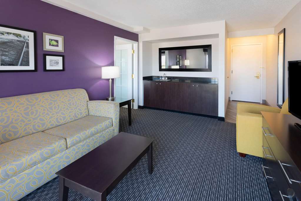 La Quinta Inn & Suites by Wyndham Minneapolis Bloomington W - photo 51