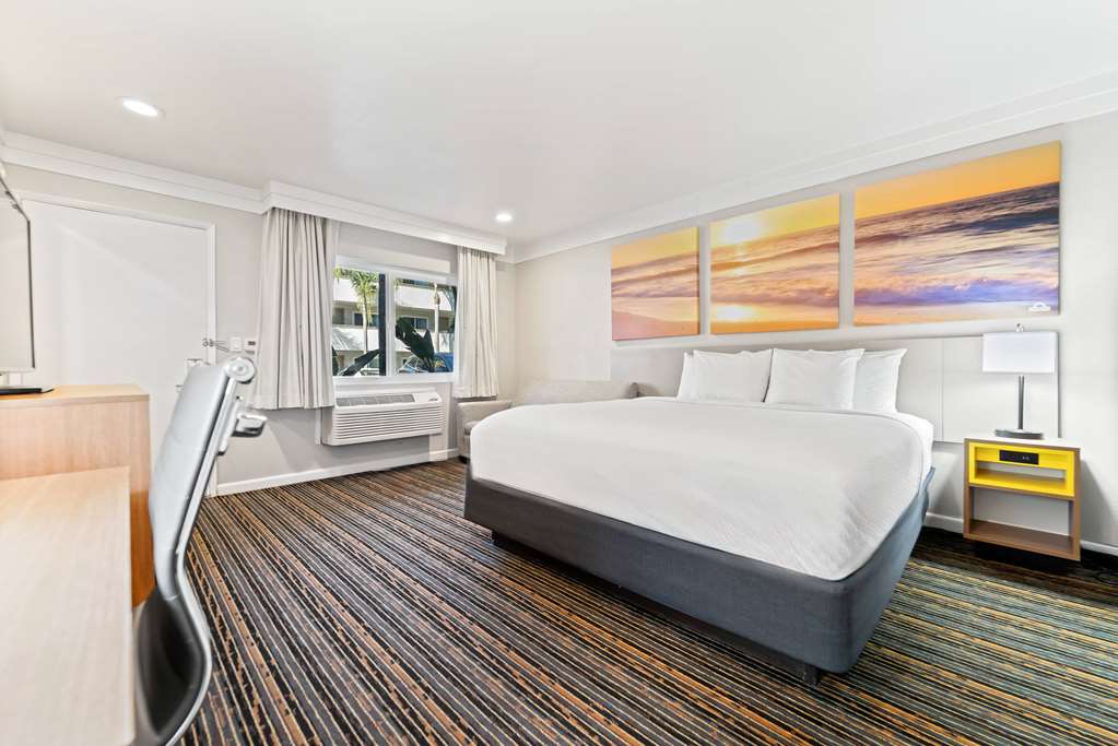 Days Inn by Wyndham San Diego Hotel Circle - photo 12