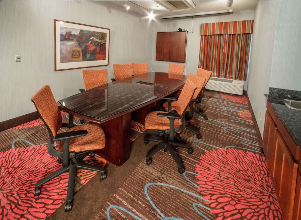 Hampton Inn South Haven - photo 34