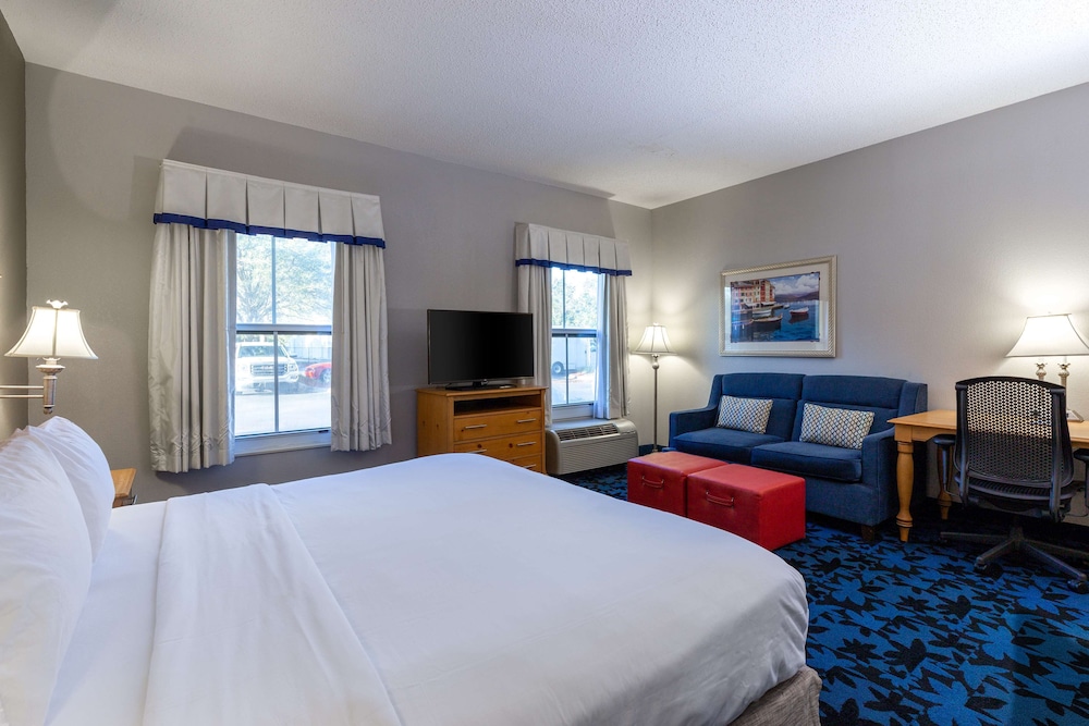 Hampton Inn & Suites Jacksonville Deerwood Park - photo 27